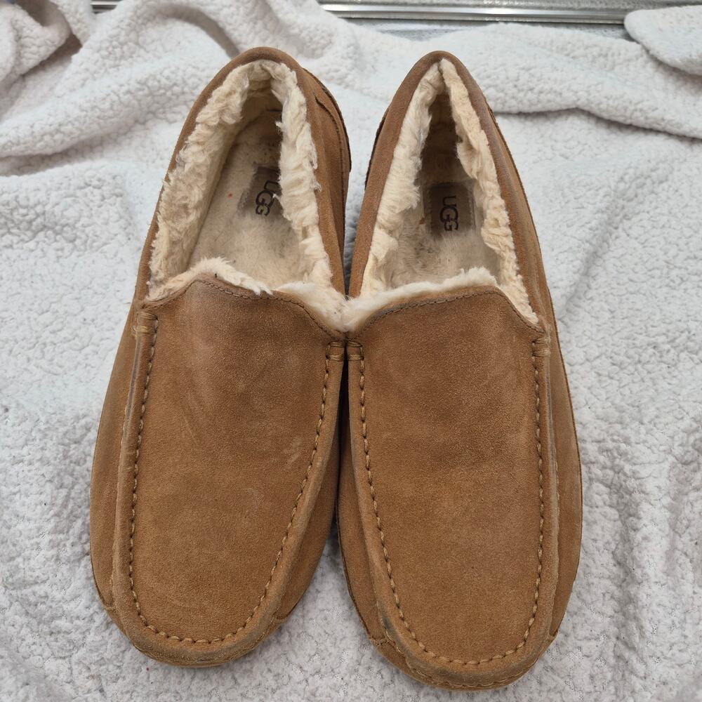 UGG Ascot Men’s Slippers Chestnut shearling leather men's size 11